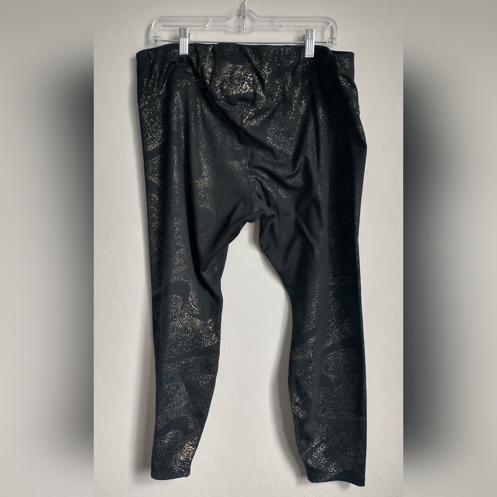 Nike 2X Black and Gold Patterned Leggings - Picture 4 of 5